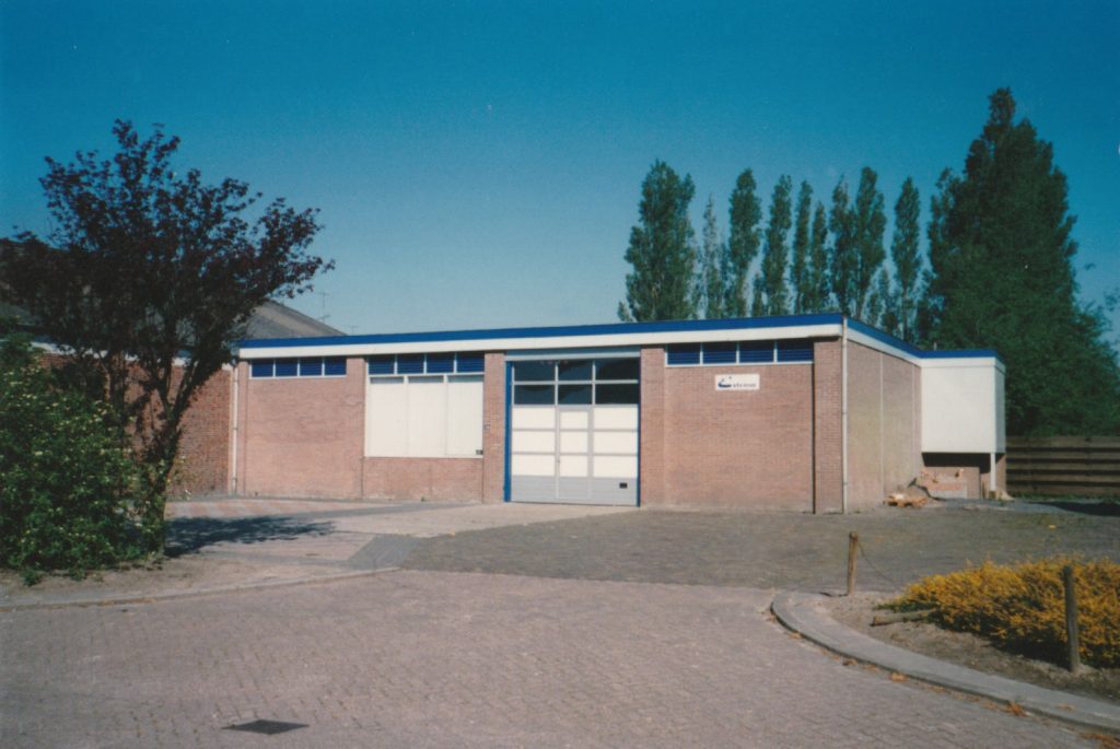 Het bedrijfspand in Wouw na de verhuizing, 1990.